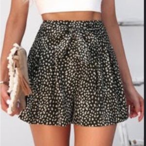Allover Print Shirred Knot Front Shorts. Large, Black & white, from SHEIN